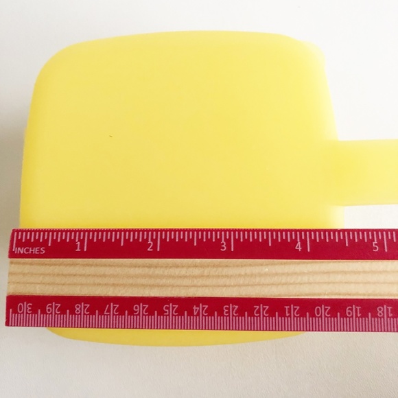 Tupperware Forget Me Knot Hanging Cheesep Keeper Container #5338 Yellow - Picture 11 of 11